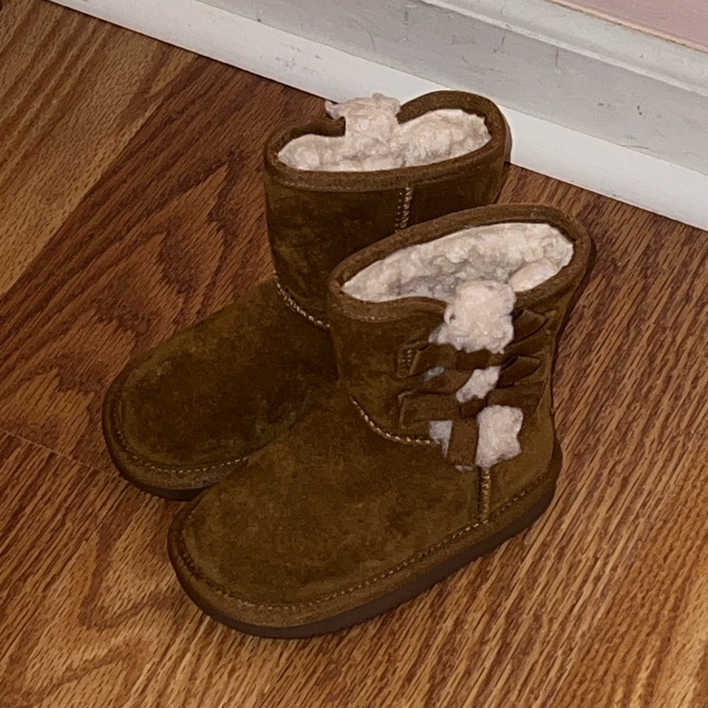 Koolaburra Tan Suede Kids Boots with Plush Lining